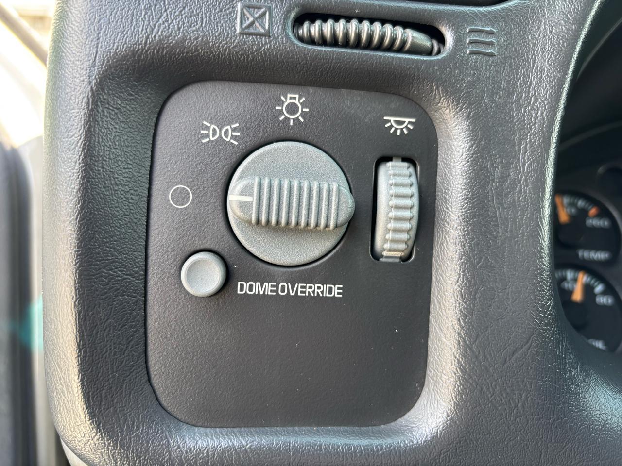 Chevrolet Blazer LS 2-Door 2WD 2001