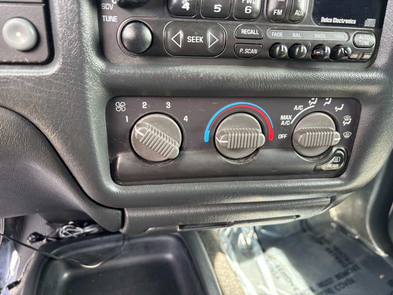 Chevrolet Blazer LS 2-Door 2WD 2001