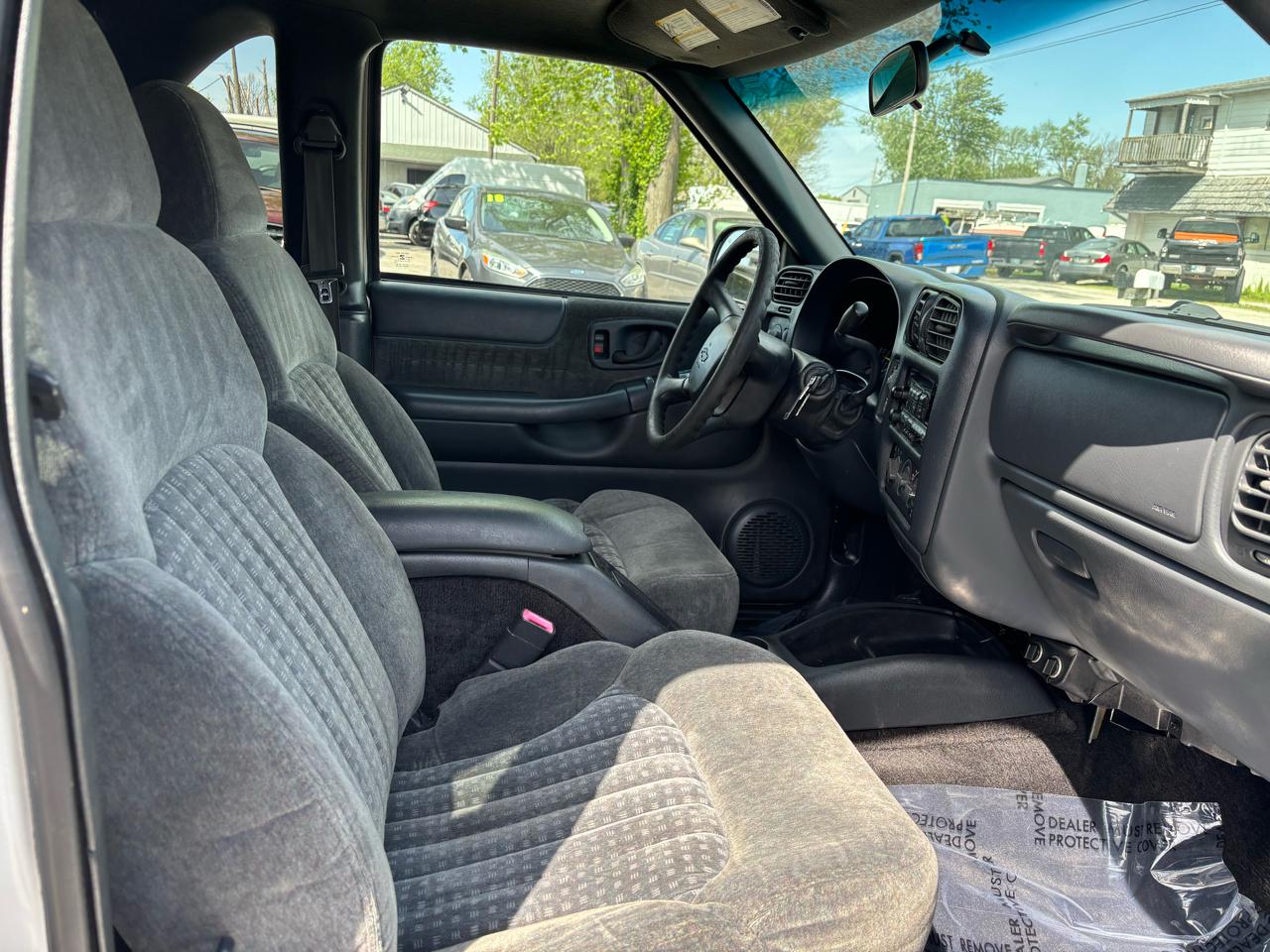 Chevrolet Blazer LS 2-Door 2WD 2001