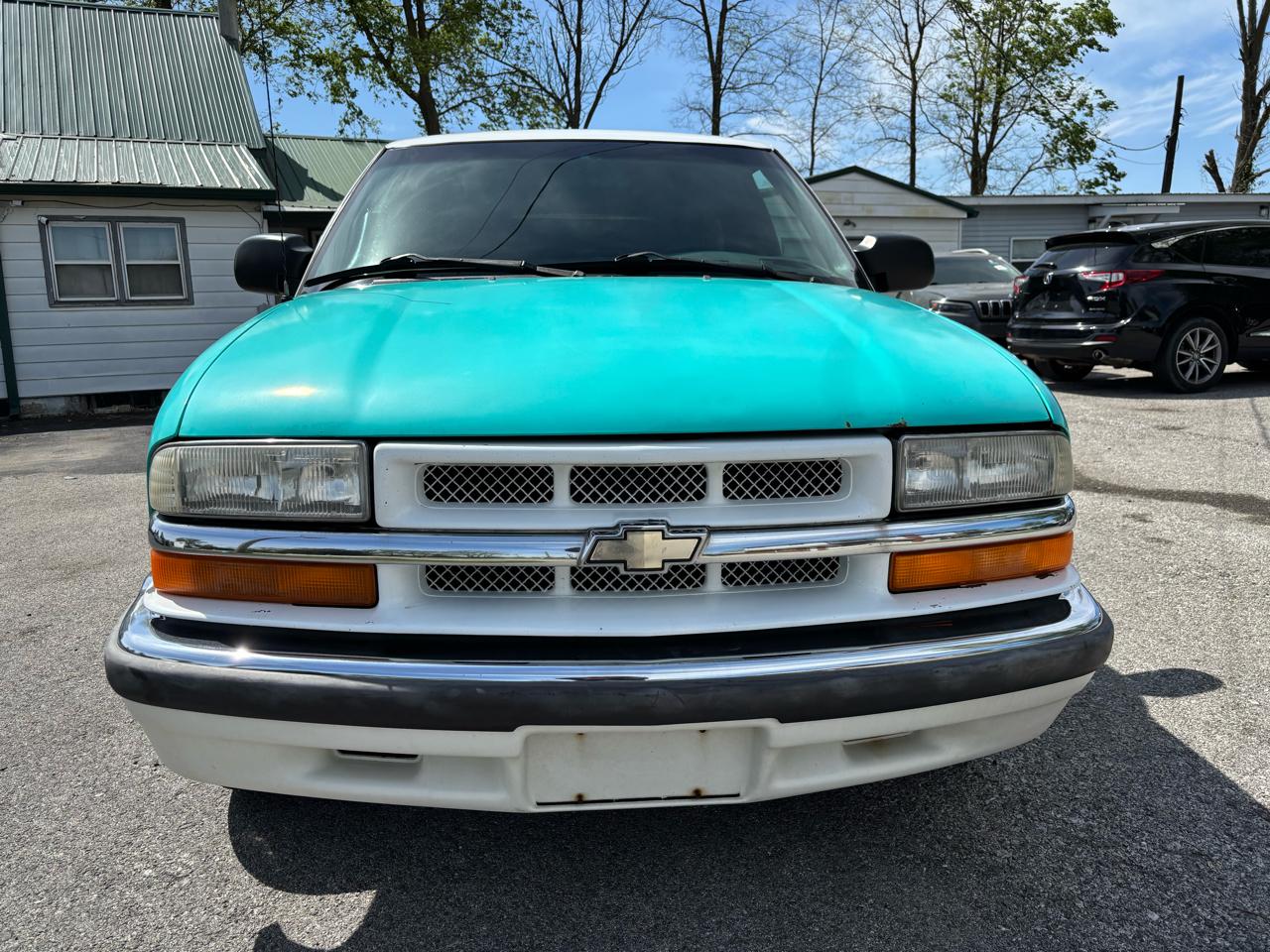 Chevrolet Blazer LS 2-Door 2WD 2001
