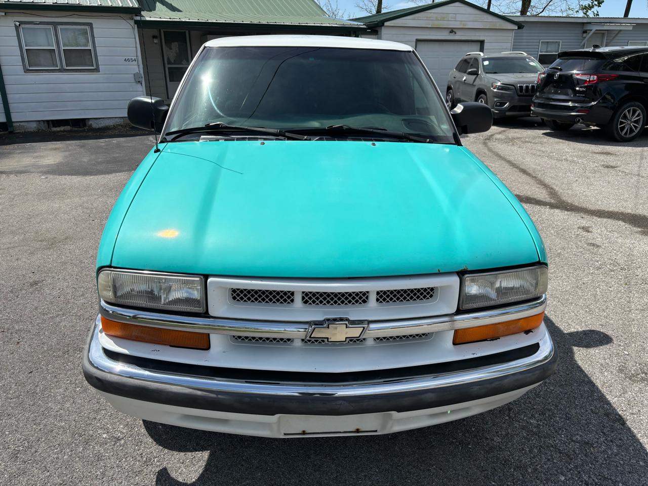 Chevrolet Blazer LS 2-Door 2WD 2001