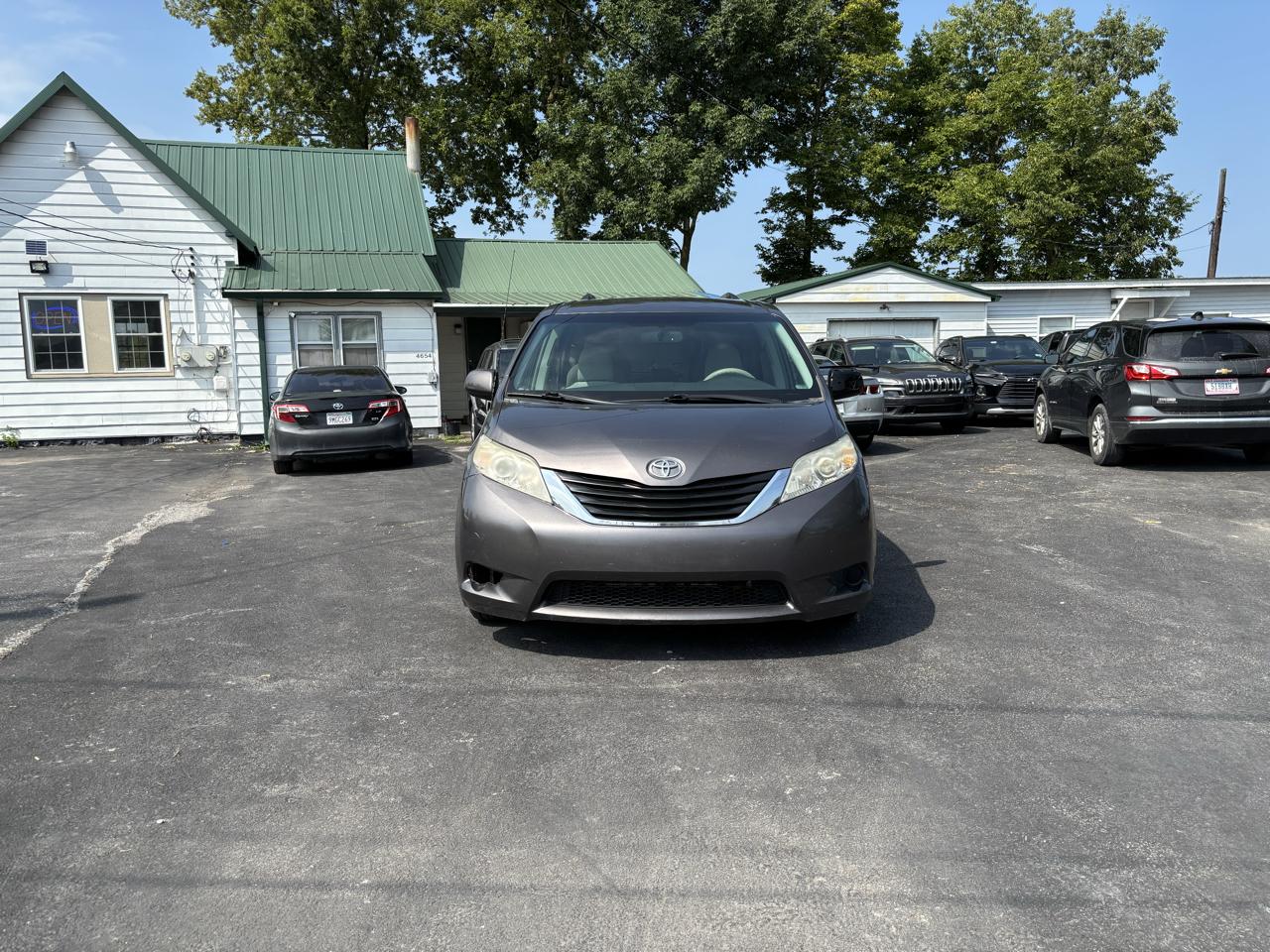 Toyota Sienna LE FWD 8-Passenger V6 2013