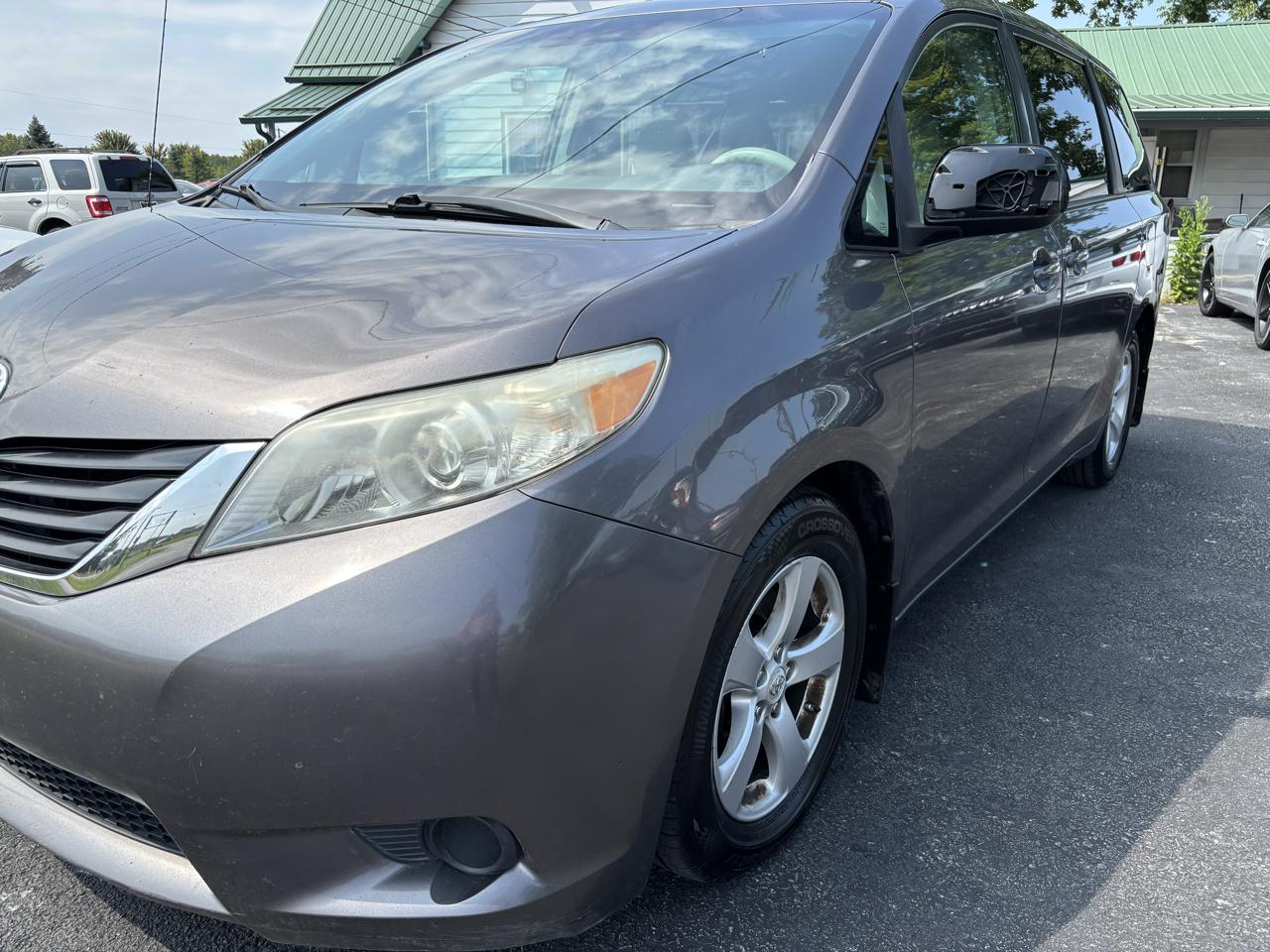 Toyota Sienna LE FWD 8-Passenger V6 2013