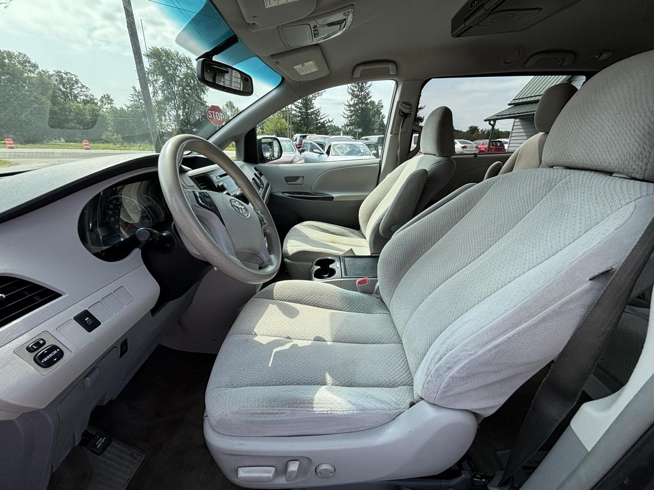 Toyota Sienna LE FWD 8-Passenger V6 2013