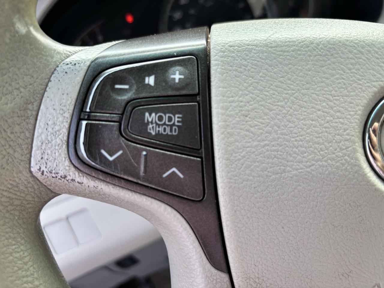 Toyota Sienna LE FWD 8-Passenger V6 2013