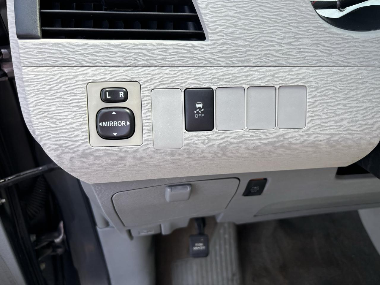 Toyota Sienna LE FWD 8-Passenger V6 2013