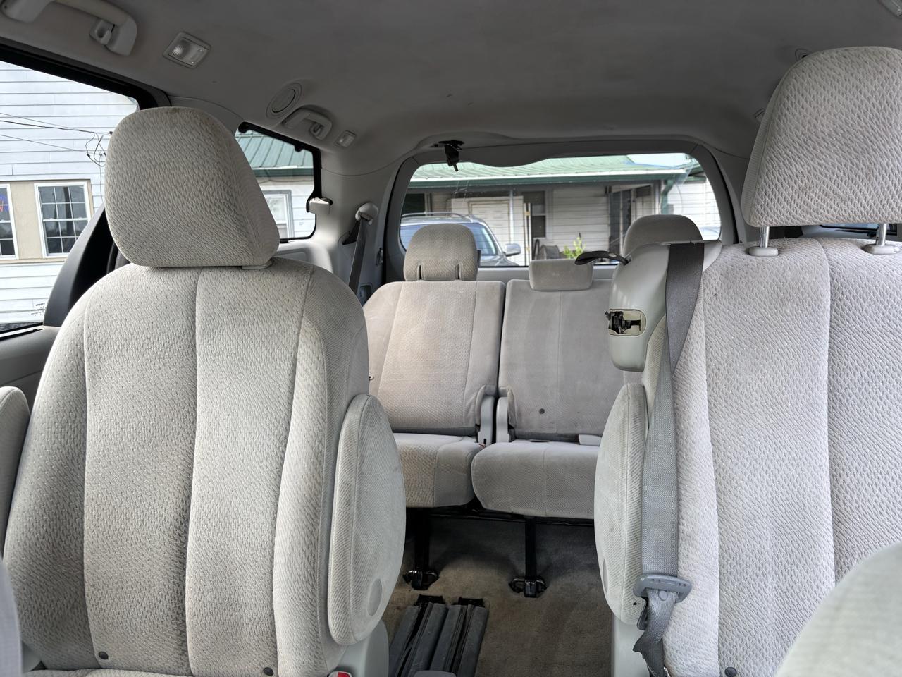 Toyota Sienna LE FWD 8-Passenger V6 2013