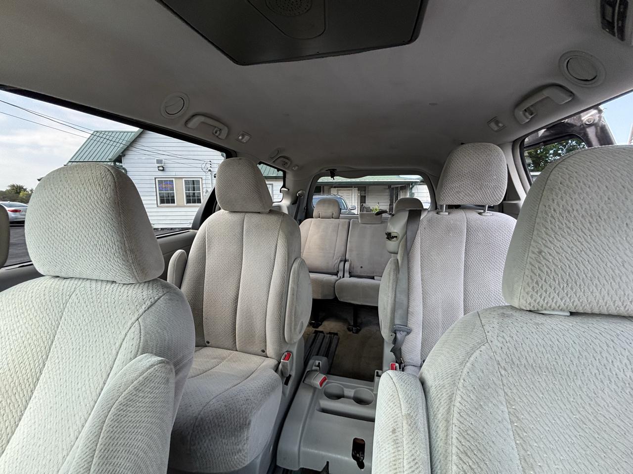 Toyota Sienna LE FWD 8-Passenger V6 2013