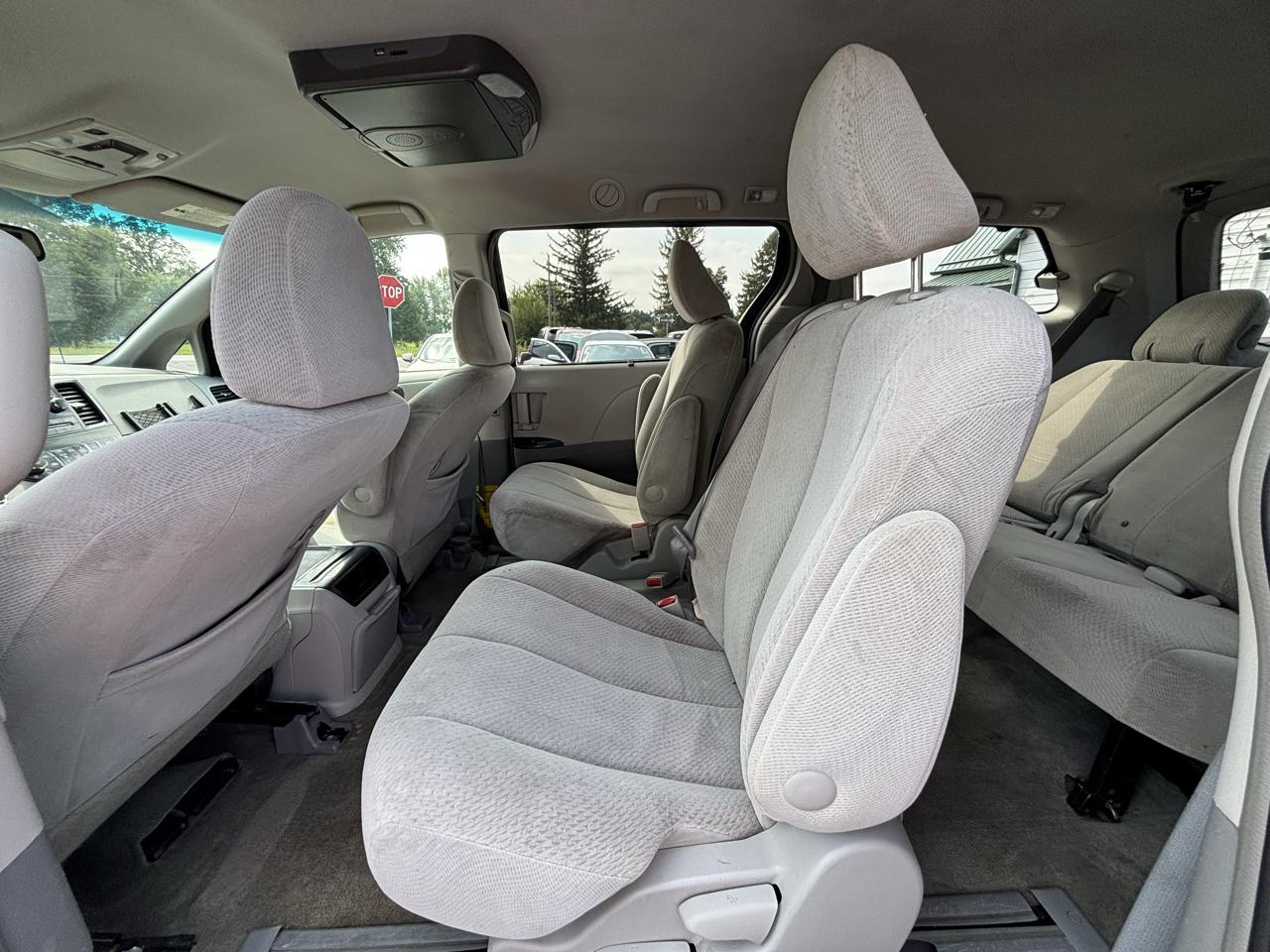 Toyota Sienna LE FWD 8-Passenger V6 2013