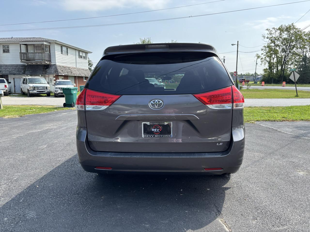 Toyota Sienna LE FWD 8-Passenger V6 2013