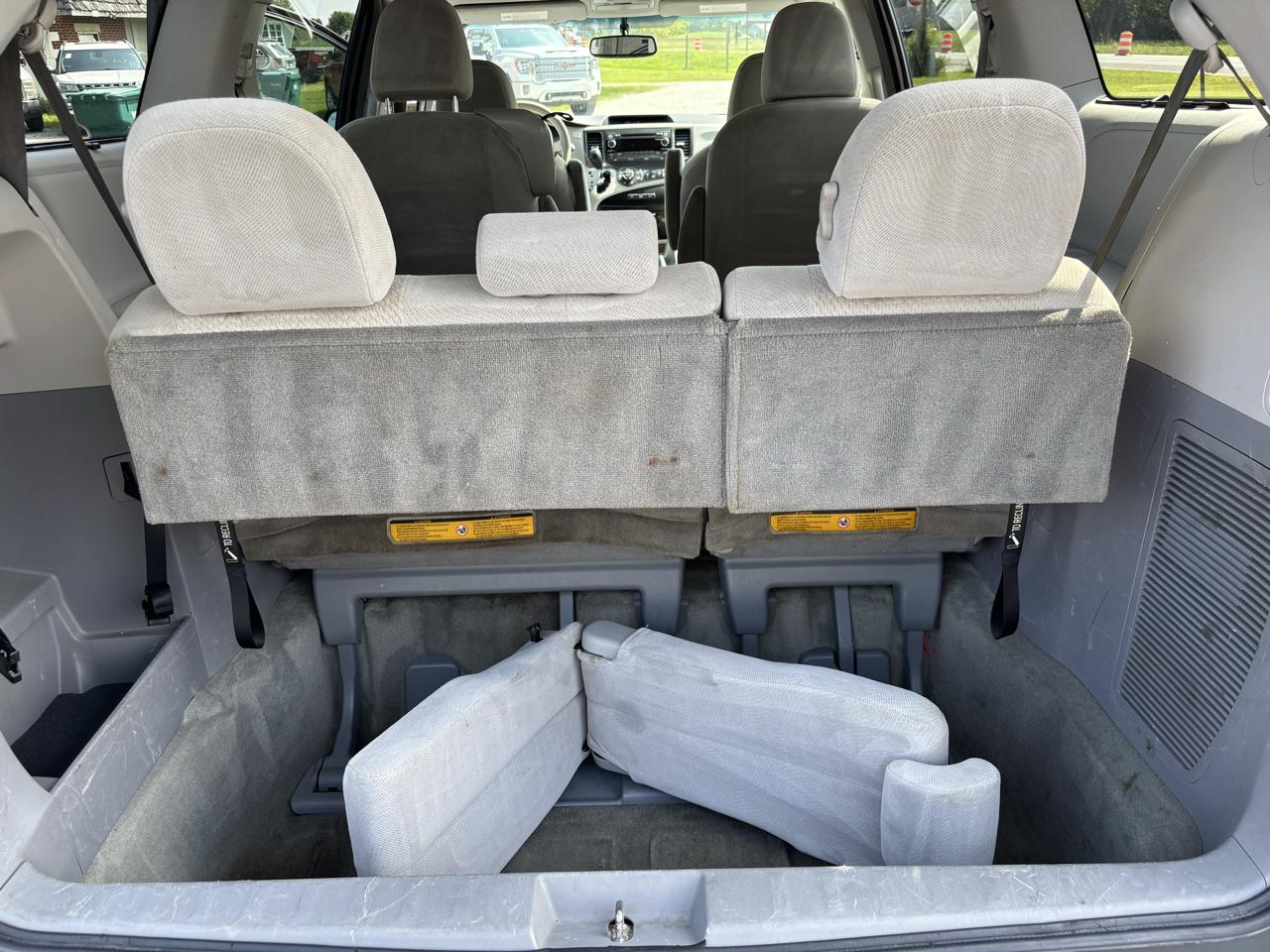 Toyota Sienna LE FWD 8-Passenger V6 2013