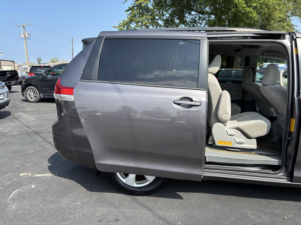 Toyota Sienna LE FWD 8-Passenger V6 2013