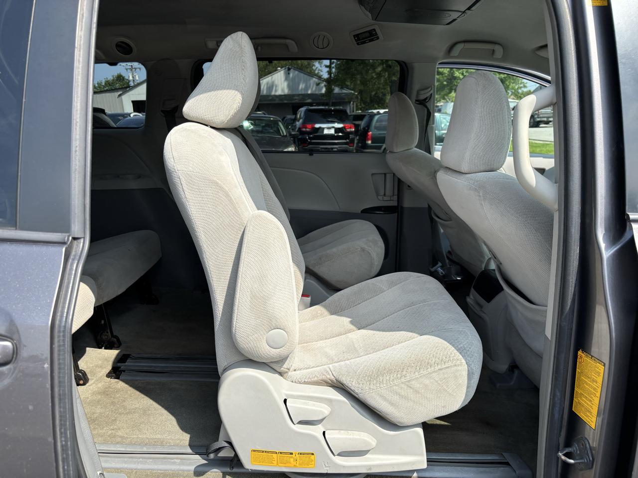 Toyota Sienna LE FWD 8-Passenger V6 2013