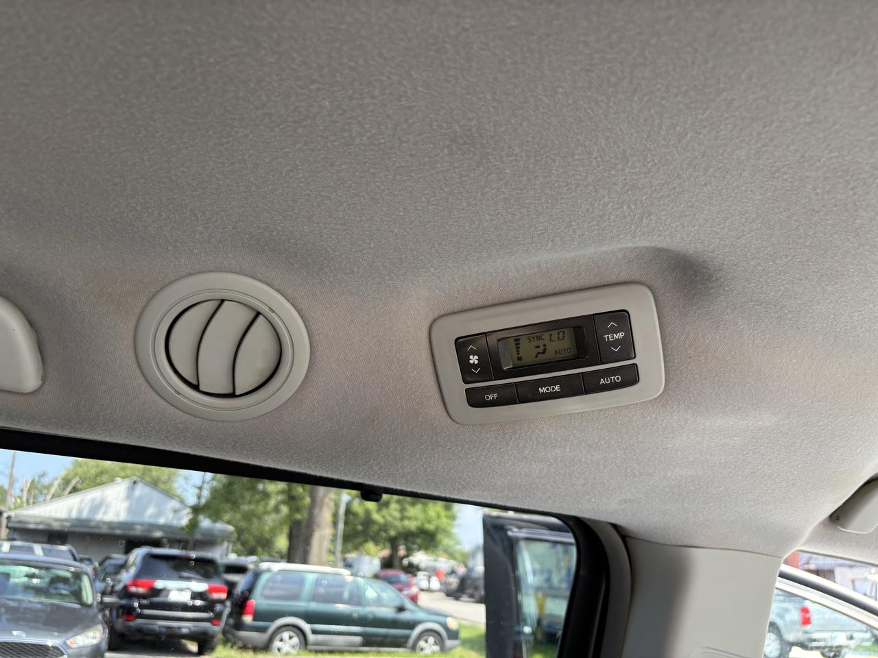 Toyota Sienna LE FWD 8-Passenger V6 2013