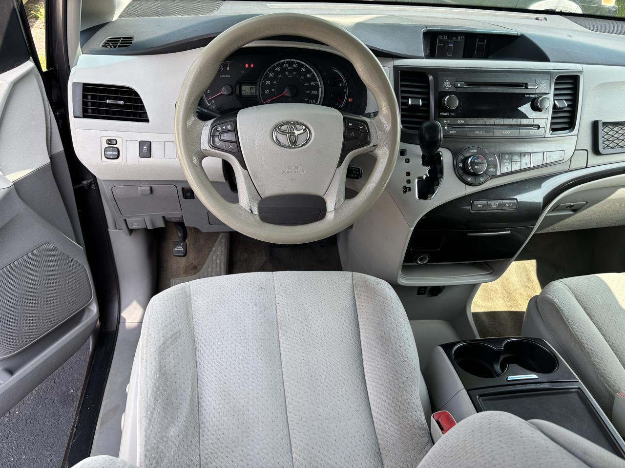 Toyota Sienna LE FWD 8-Passenger V6 2013