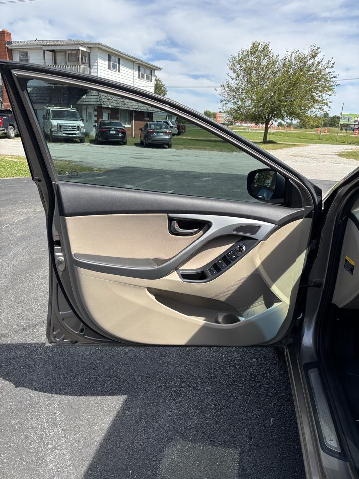 Hyundai Elantra SE 6AT 2016