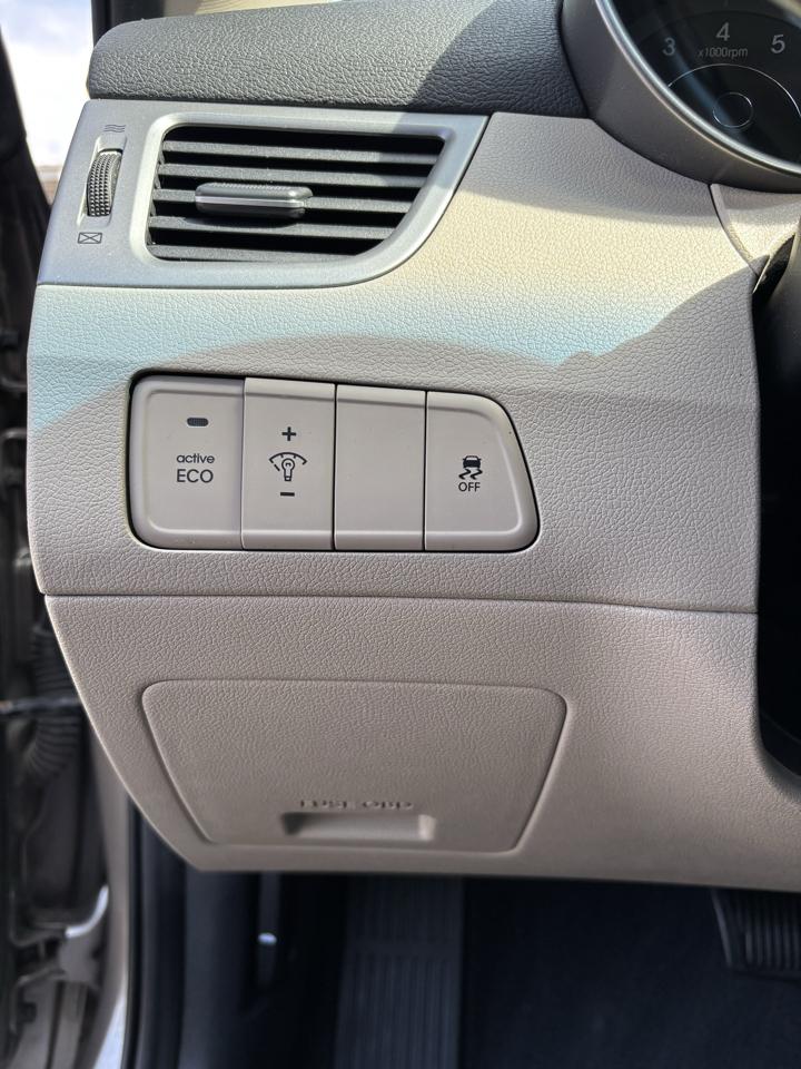 Hyundai Elantra SE 6AT 2016