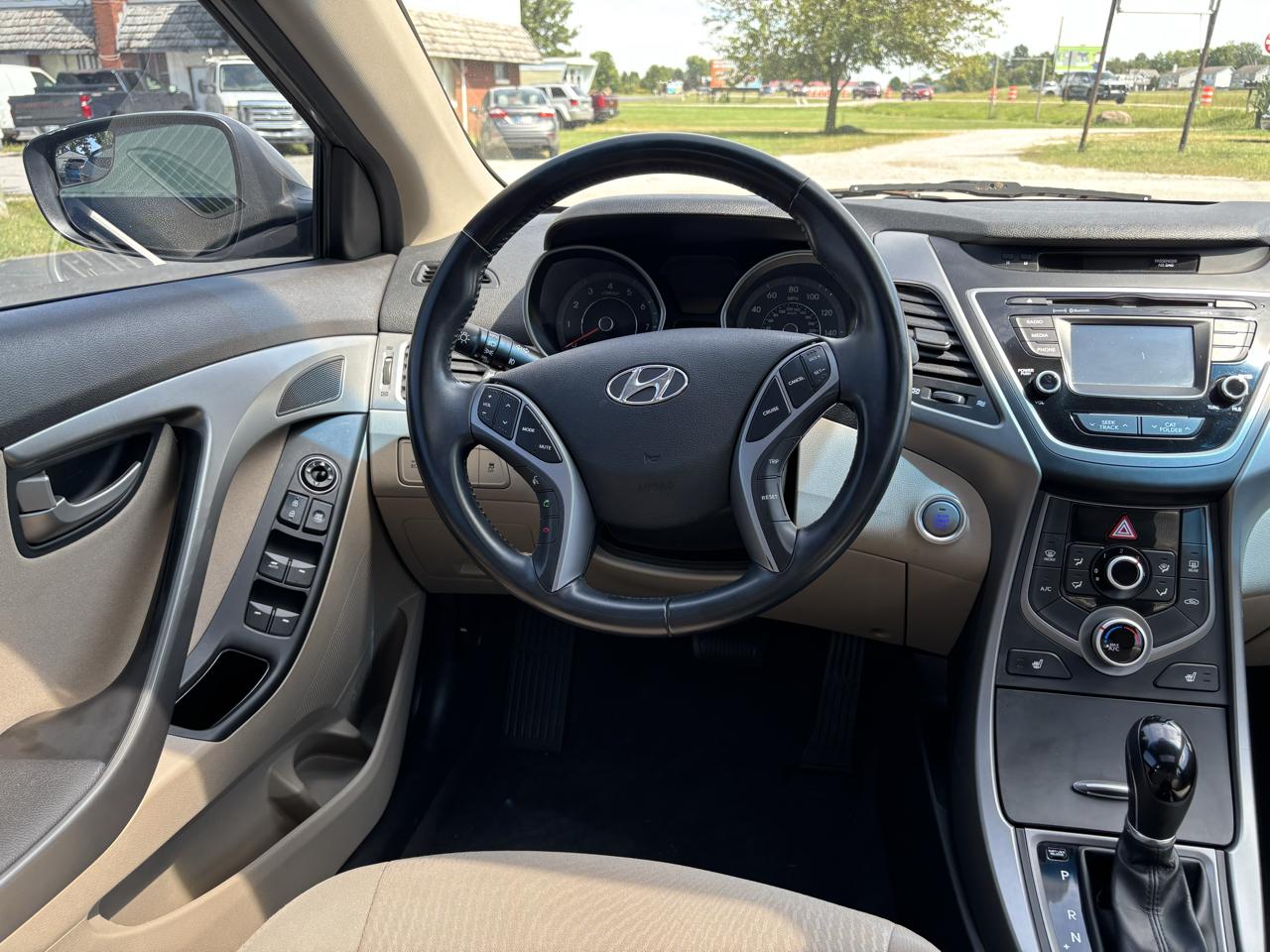 Hyundai Elantra SE 6AT 2016
