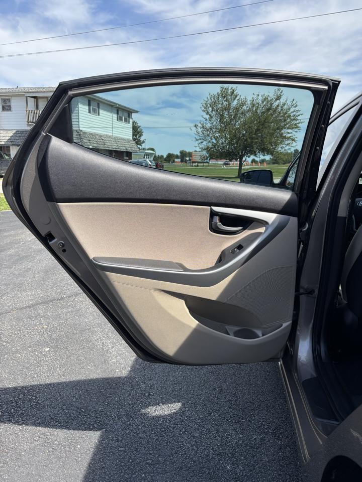Hyundai Elantra SE 6AT 2016