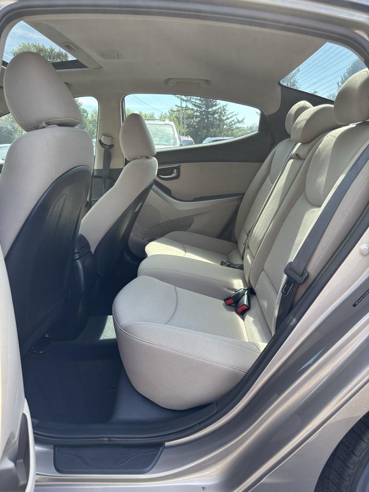Hyundai Elantra SE 6AT 2016