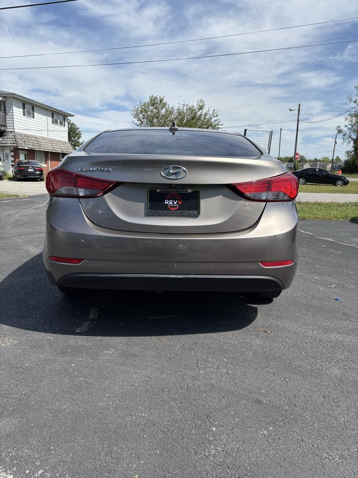 Hyundai Elantra SE 6AT 2016