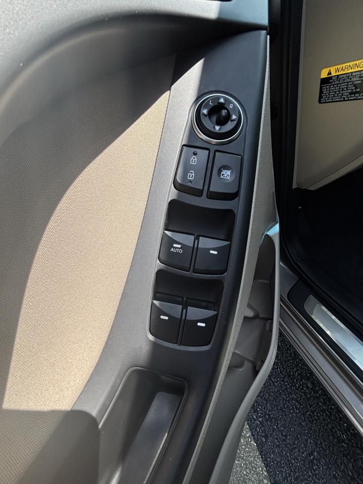 Hyundai Elantra SE 6AT 2016
