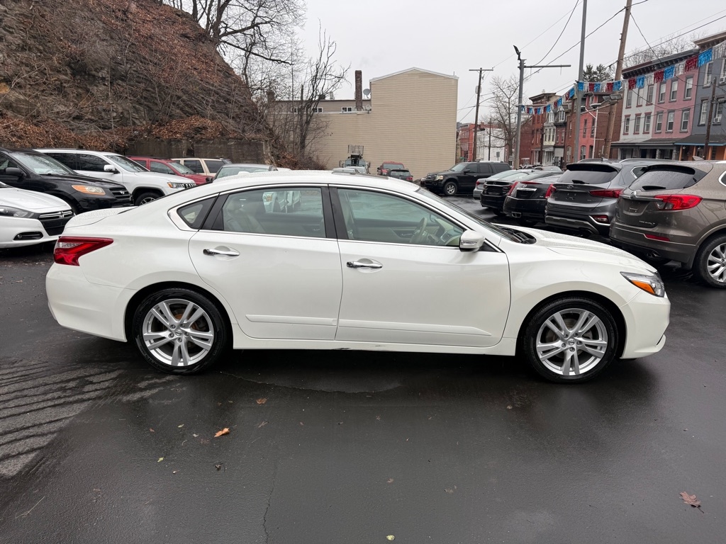 Nissan Altima  2016