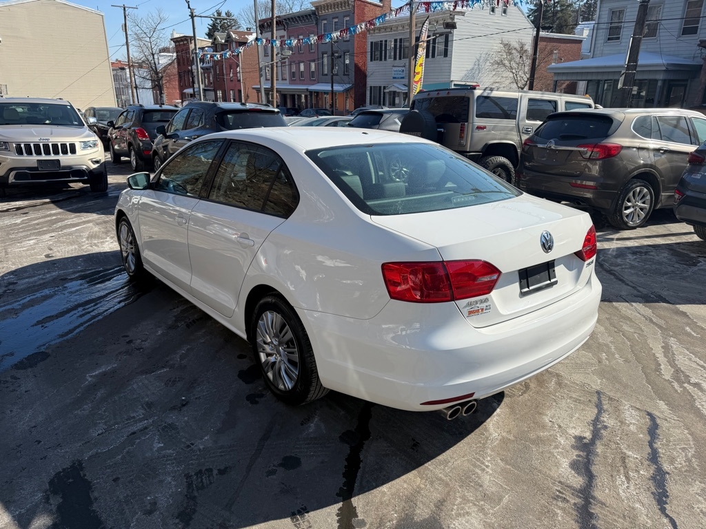 Volkswagen Jetta  2012