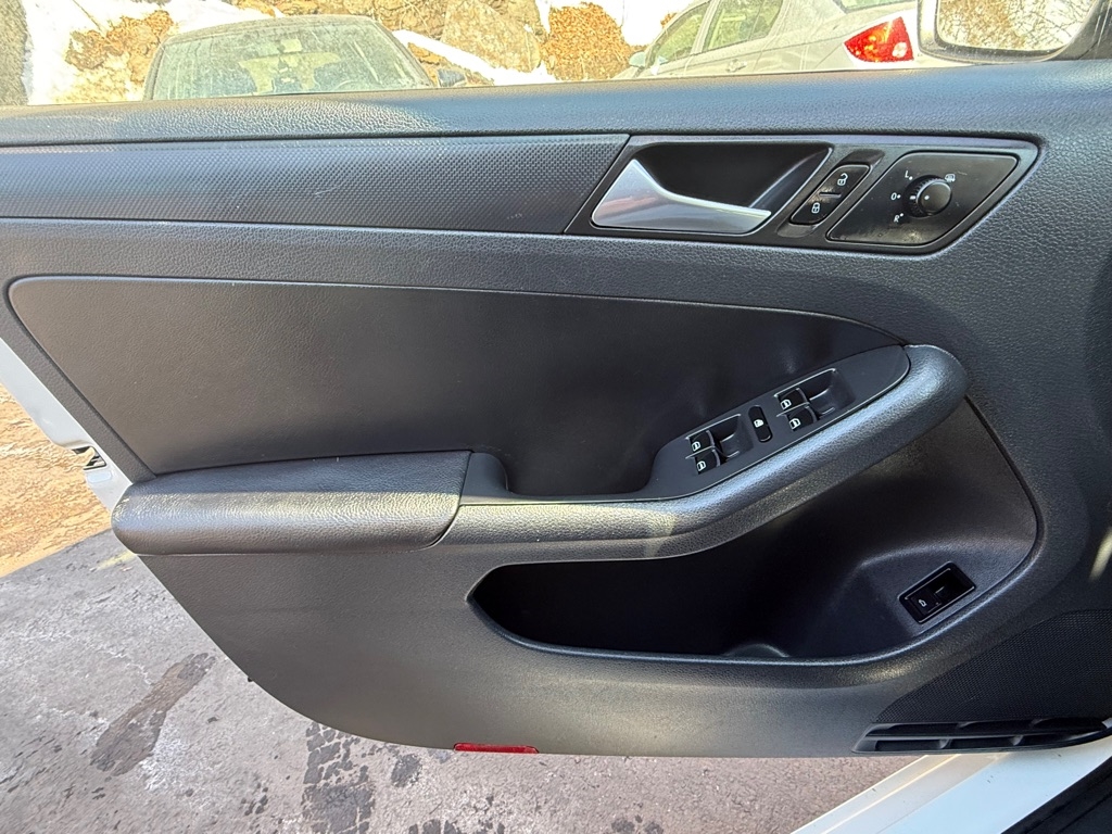 Volkswagen Jetta  2012