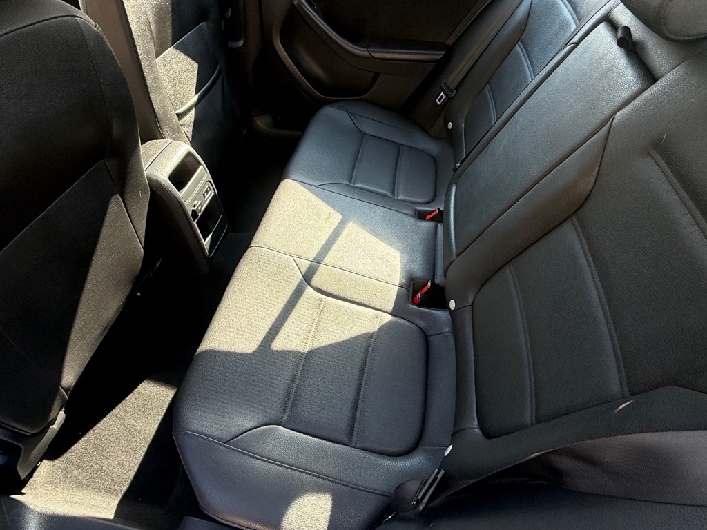 Volkswagen Jetta  2012