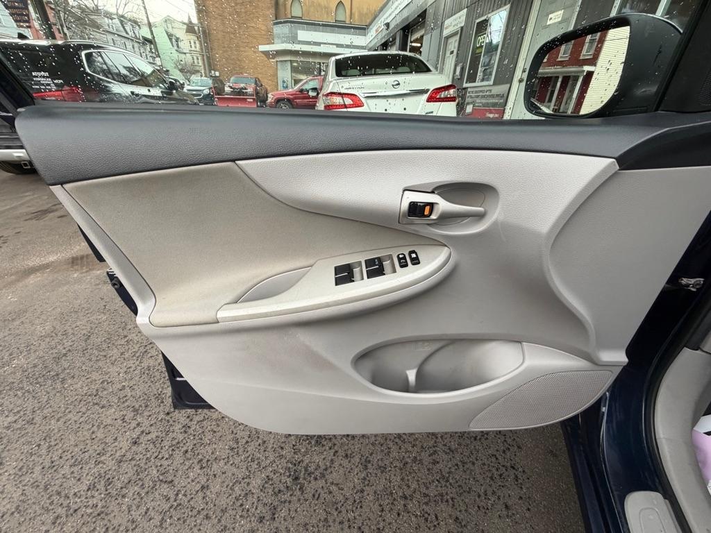 Toyota Corolla  2012