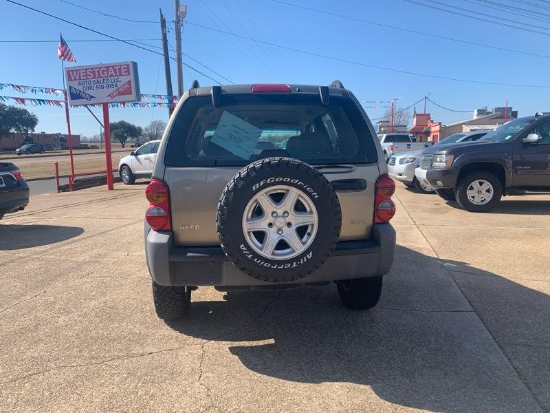 Jeep Liberty Sport 2WD 2004