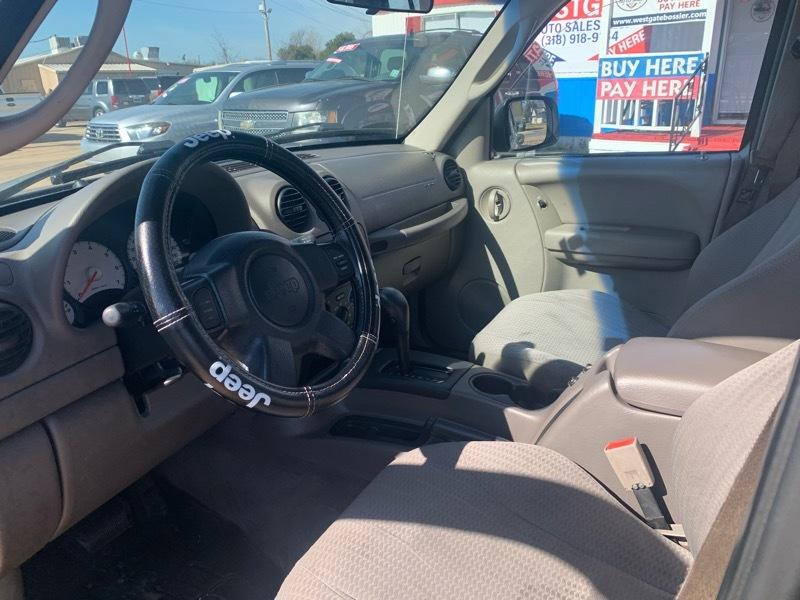 Jeep Liberty Sport 2WD 2004