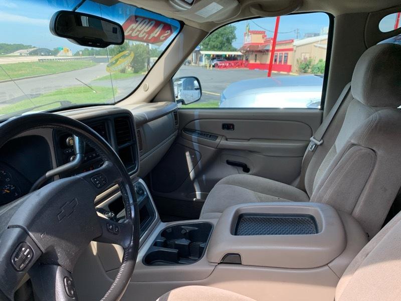 Chevrolet Suburban 1500 2WD 2004
