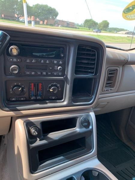 Chevrolet Suburban 1500 2WD 2004