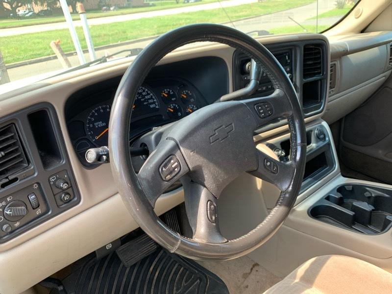 Chevrolet Suburban 1500 2WD 2004