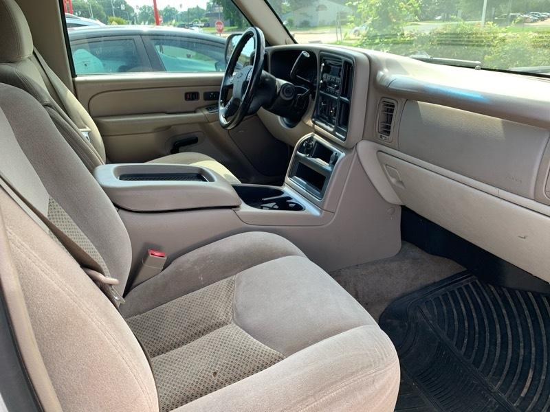 Chevrolet Suburban 1500 2WD 2004