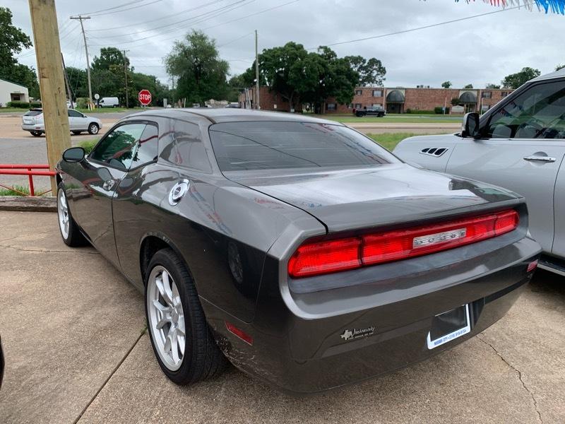 Dodge Challenger SE 2010