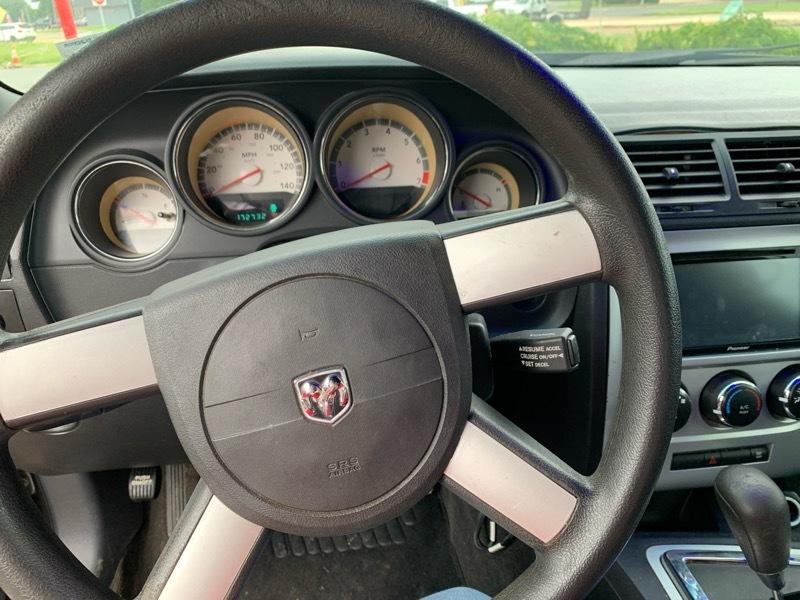 Dodge Challenger SE 2010