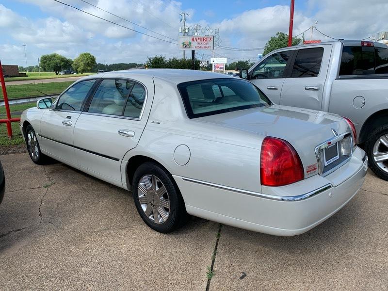 Lincoln Town Car Ultimate L 2004