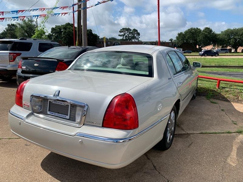 Lincoln Town Car Ultimate L 2004