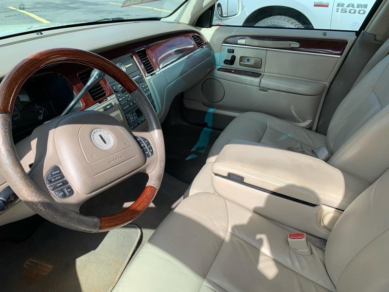 Lincoln Town Car Ultimate L 2004
