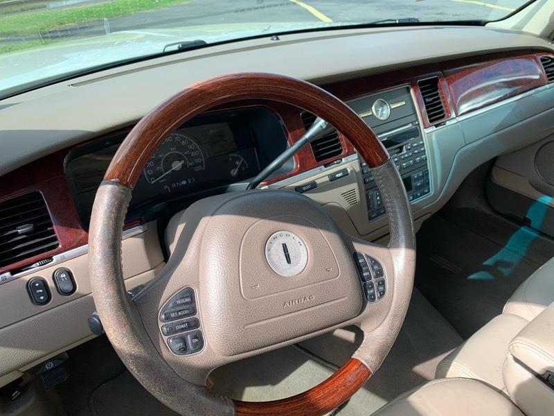 Lincoln Town Car Ultimate L 2004