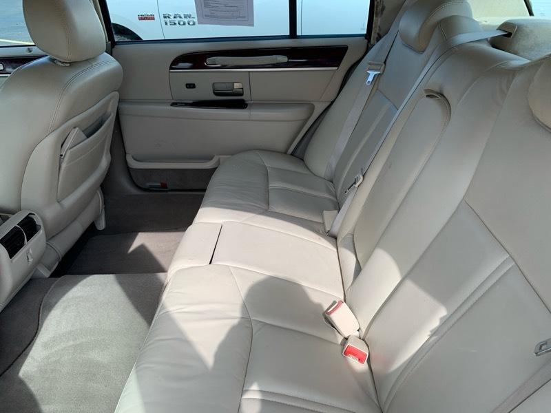 Lincoln Town Car Ultimate L 2004