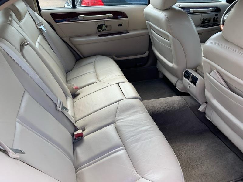 Lincoln Town Car Ultimate L 2004