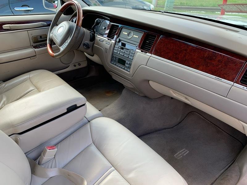 Lincoln Town Car Ultimate L 2004
