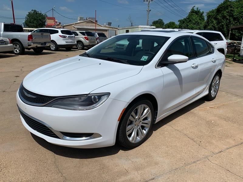 2015 Chrysler 200 Limited's photo