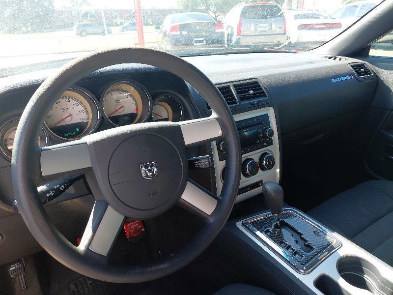 Dodge Challenger SE 2010