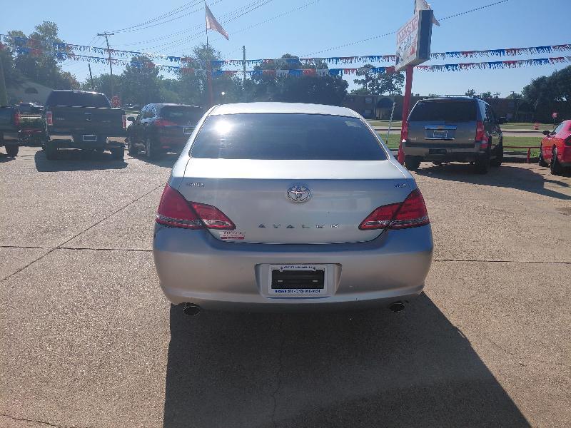 Toyota Avalon XL 2006