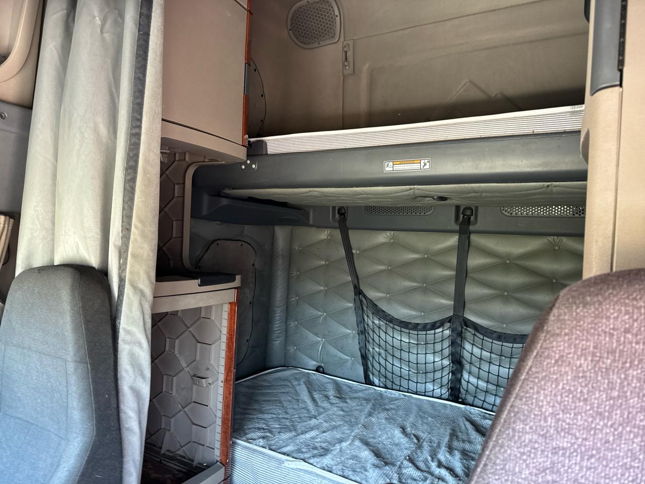 Freightliner Cascadia 125  2015